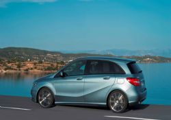 MERCEDES-BENZ'DEN YENİ NESİL ARAÇLAR